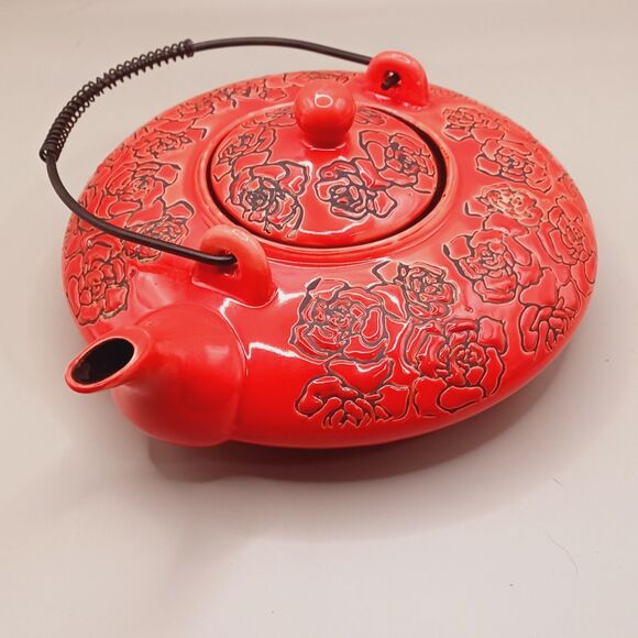 Wing Hop Fung Teas Gift Set Red and Black Roses Ceramic Tea Service for 4 - Picture 3 of 14